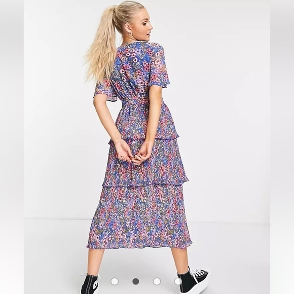 ASOS DESIGN wrap front tiered pleated midi dress in navy flirty floral Size 14 - Picture 2 of 11